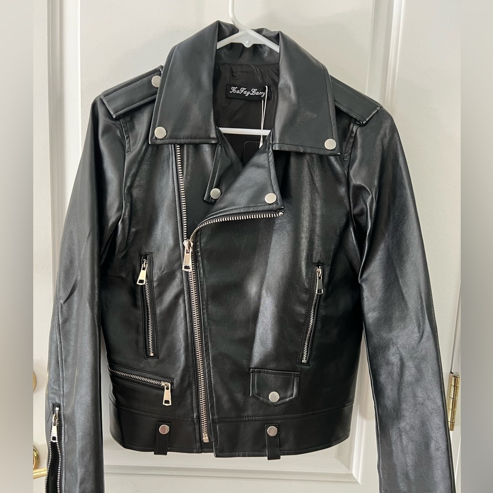 Leather Women’s Moto Jacket Vegan with many zippers size S NWT